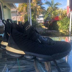 Lebron 16 I’m King